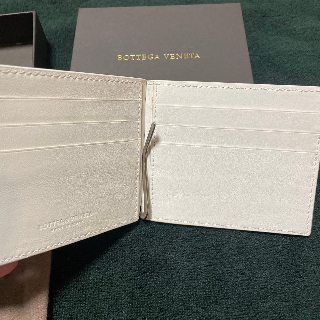 r*r様 Bottega Veneta ホワイト 二つ折り財布