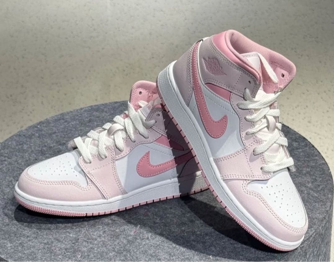 限定カラー【新品】NIKE GS AIR JORDAN1 MID　パールピンク