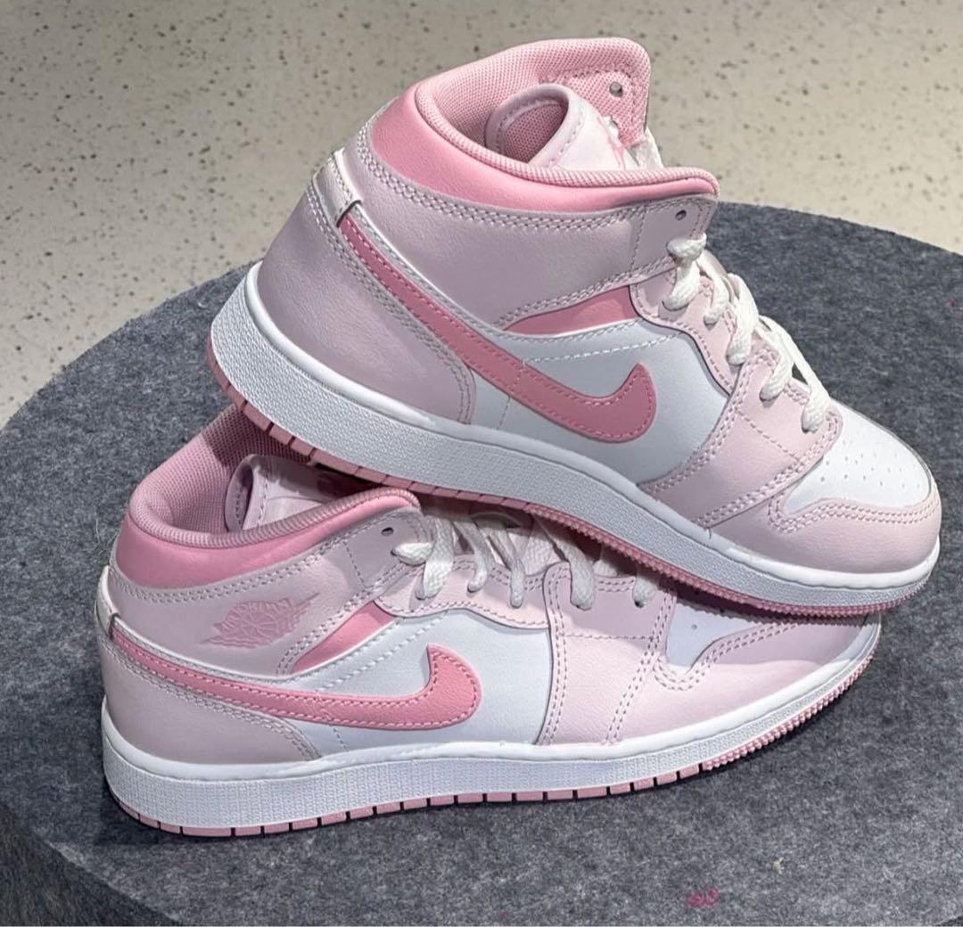 限定カラー【新品】NIKE GS AIR JORDAN1 MID　パールピンク