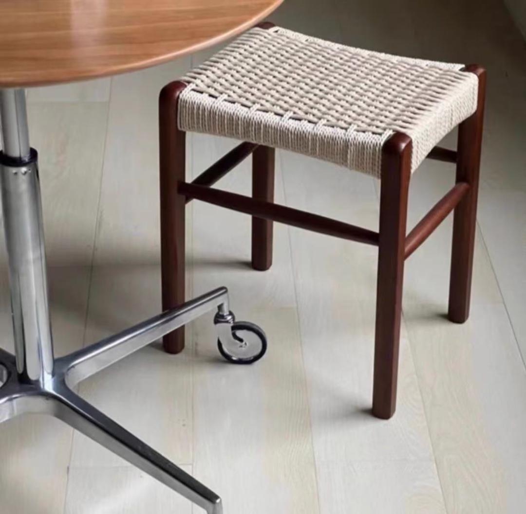 ウィービングストラップのシンプルな椅子