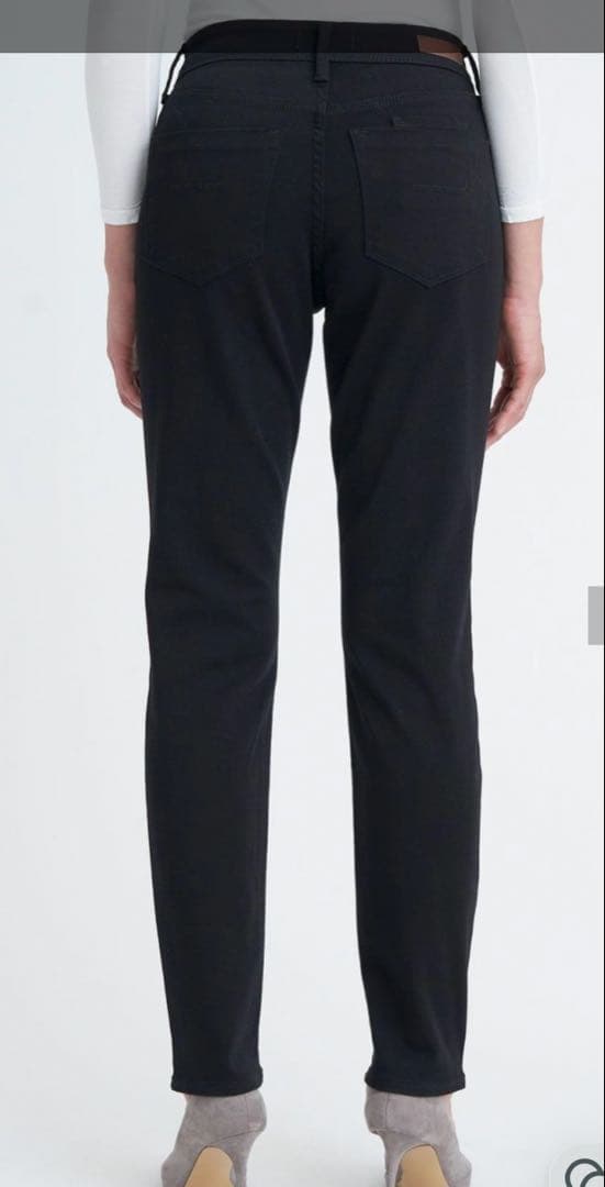 【美品】ヤヌーク　スリムテーパード\"RUTH\" ブラック　26