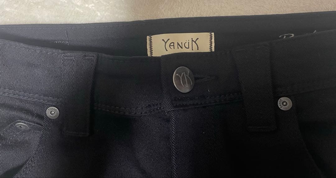 【美品】ヤヌーク　スリムテーパード\"RUTH\" ブラック　26
