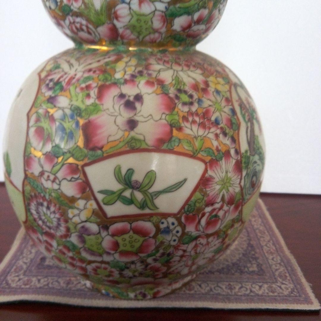 中国古玩　乾隆年製　粉彩色絵瓢箪型 美人絵　花瓶