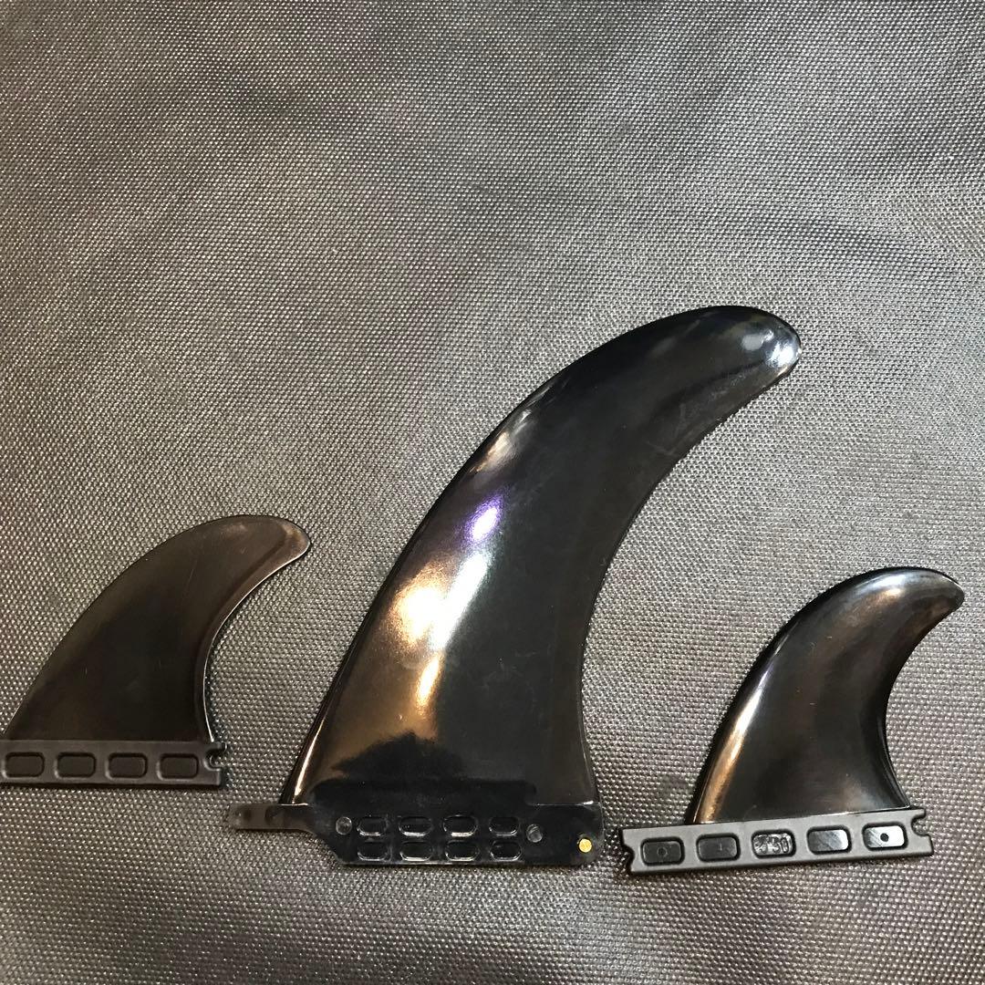 サーフボードフィン 3枚セット 黒　ミッドレングス￼ シングルスタービーセット￼