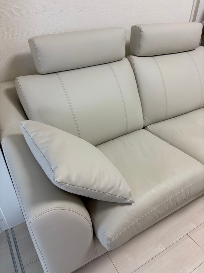 ニトリ　ホワイトレザー 2人掛けソファ