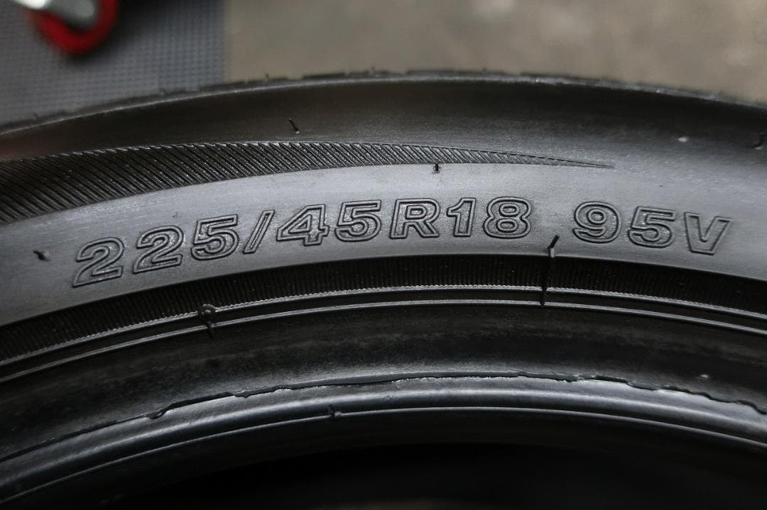 2022年　ブリヂストン　テクノスポーツ　225/45R18　バリ溝80％　2本
