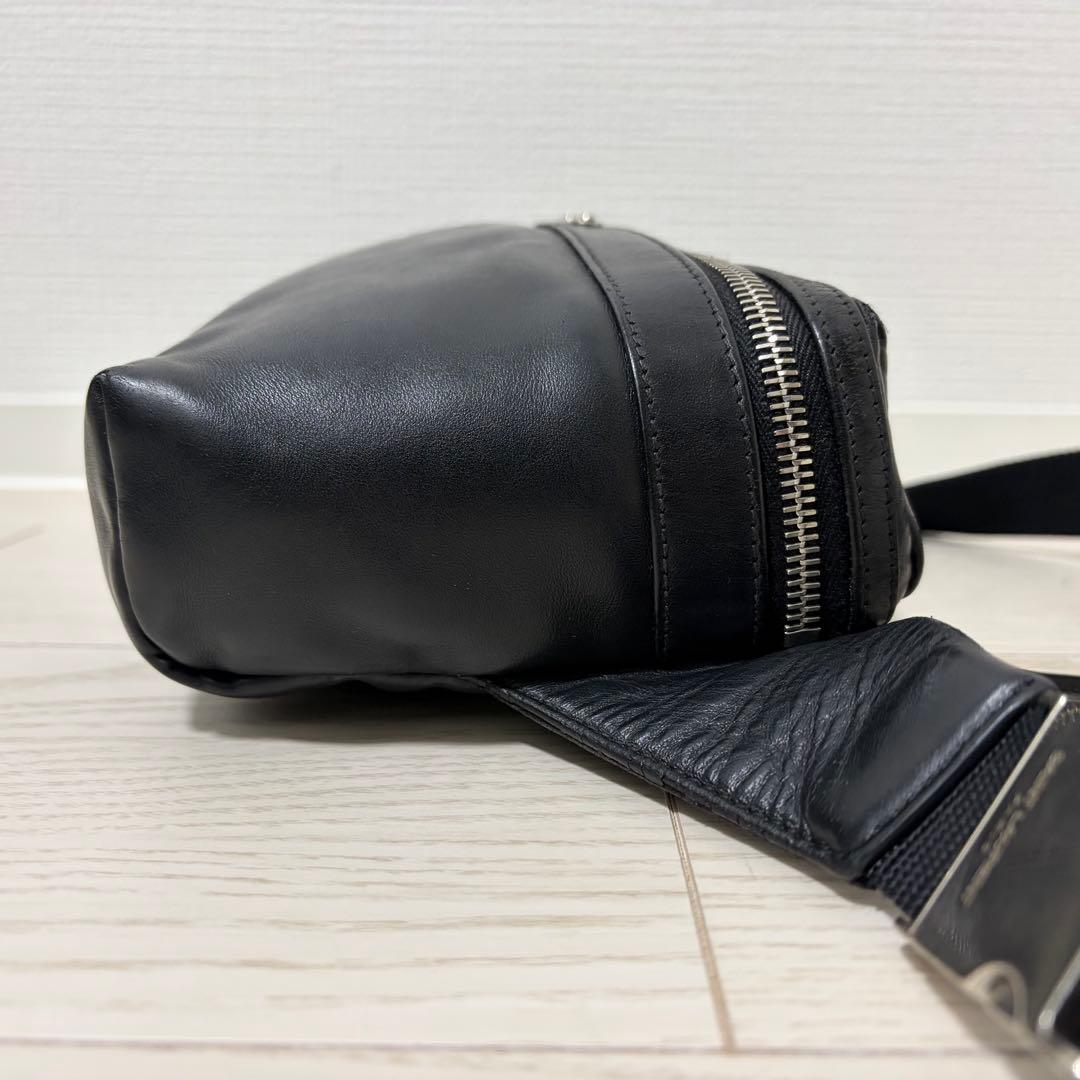 【美品】サンローランパリ　ボディバッグ　ロゴプレート　レザー　シルバー金具　黒
