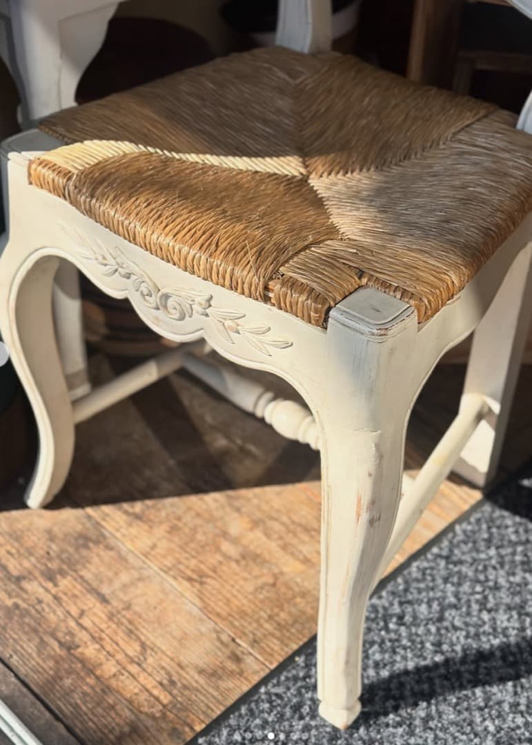 France Country Corner社製 アンティーク調 ダイニングチェア