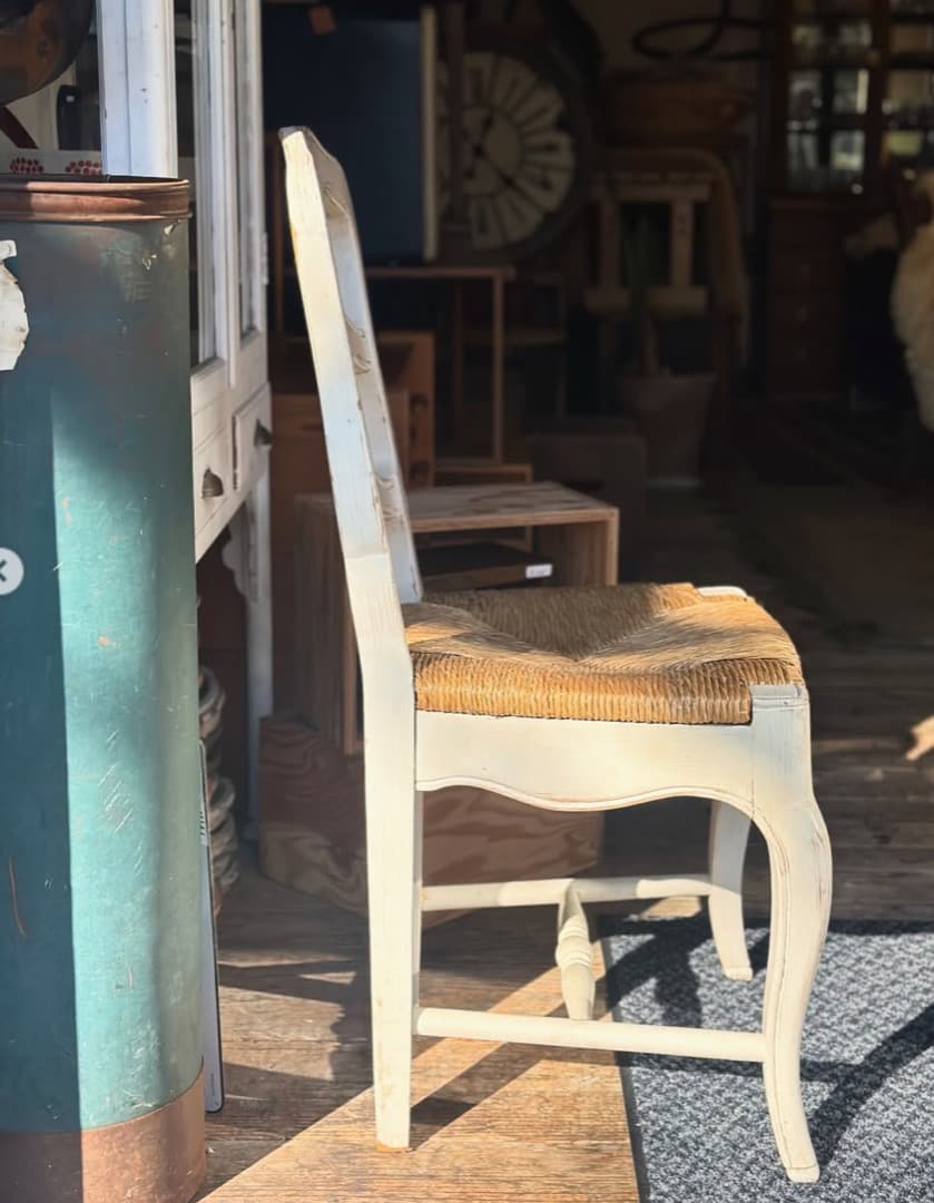 France Country Corner社製 アンティーク調 ダイニングチェア