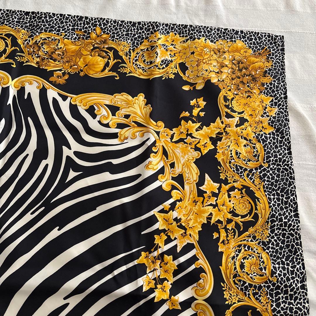 ATELIER VERSACE シルク　スカーフ　ヴェルサーチェ　ゼブラ　花柄