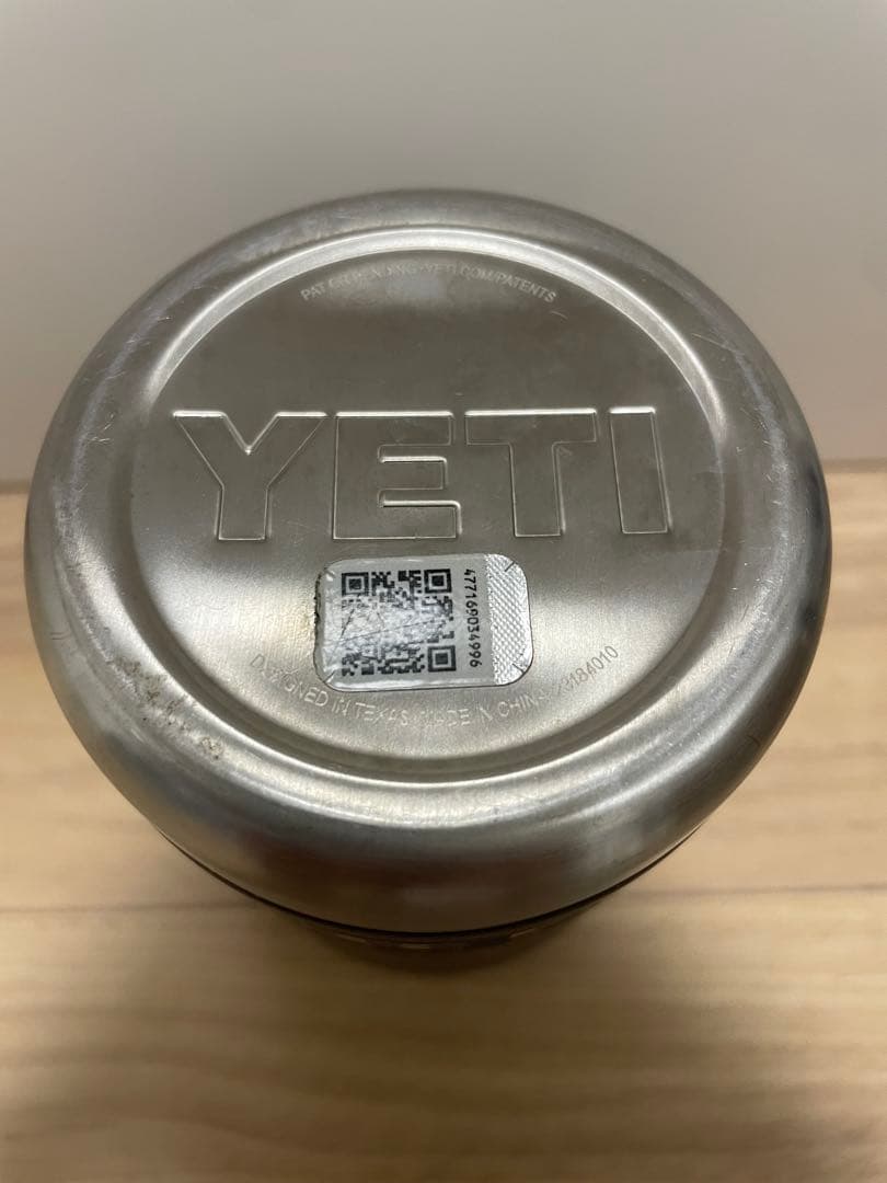 YETI 缶クーラー　ブラック　4個あり　イエティ　コルスター　保冷缶