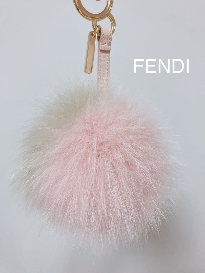 フェンディ FENDI フォックスファー　チャーム　キーホルダー　ふわふわ