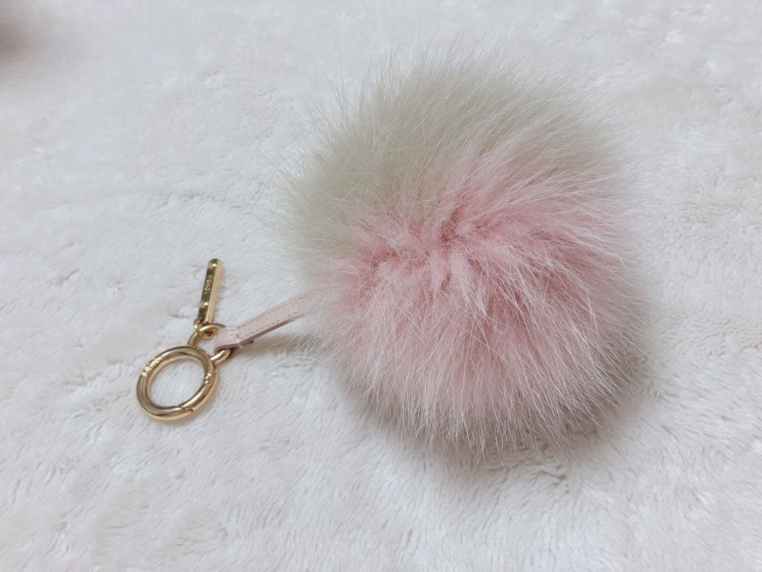 フェンディ FENDI フォックスファー　チャーム　キーホルダー　ふわふわ
