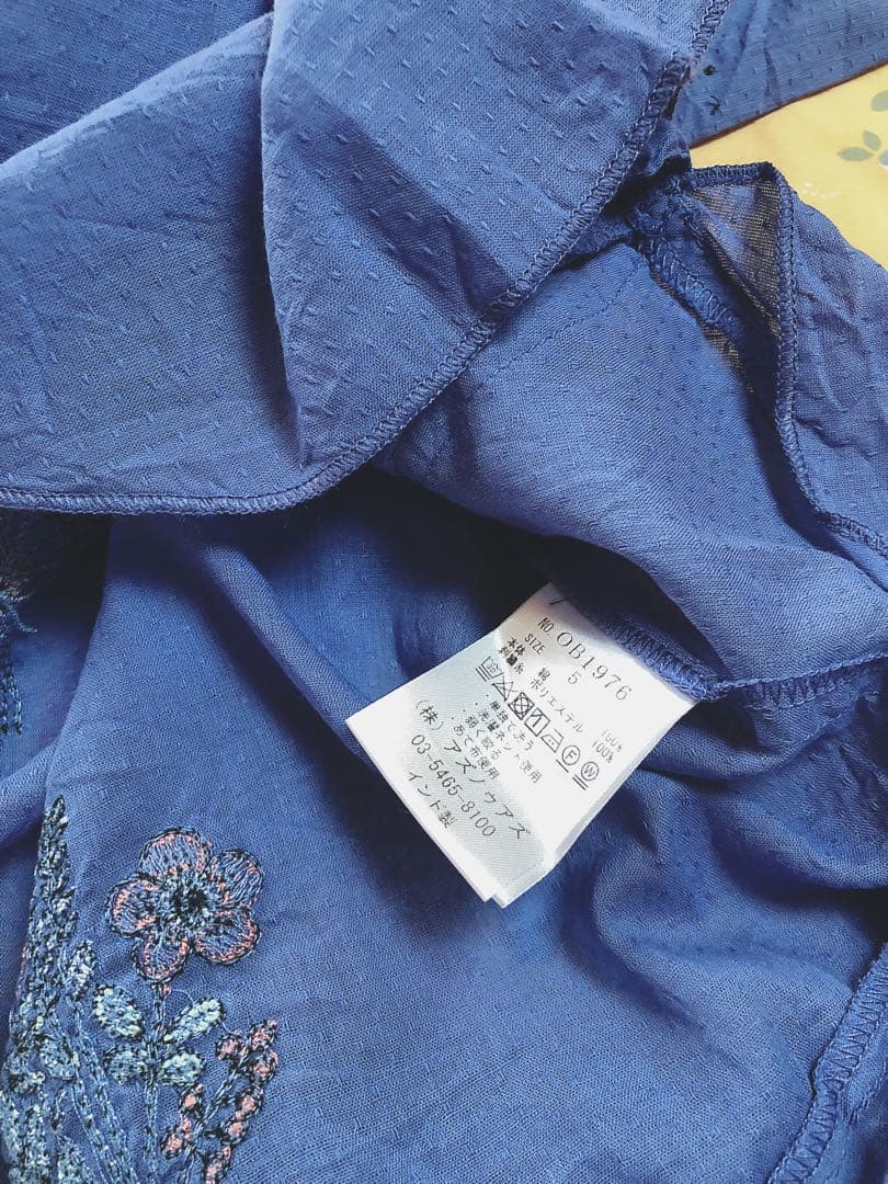 新品タグ付☆アズノウアズオオラカ刺繍ブラウス青大きいサイズ５（15〜17号）