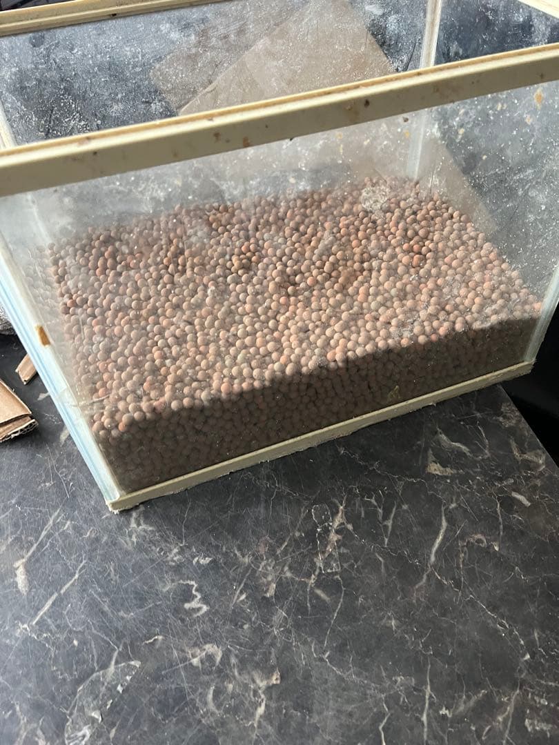 焼結麦飯石、麦飯石、アクアリウム底石、濾過材、レッドビー底石