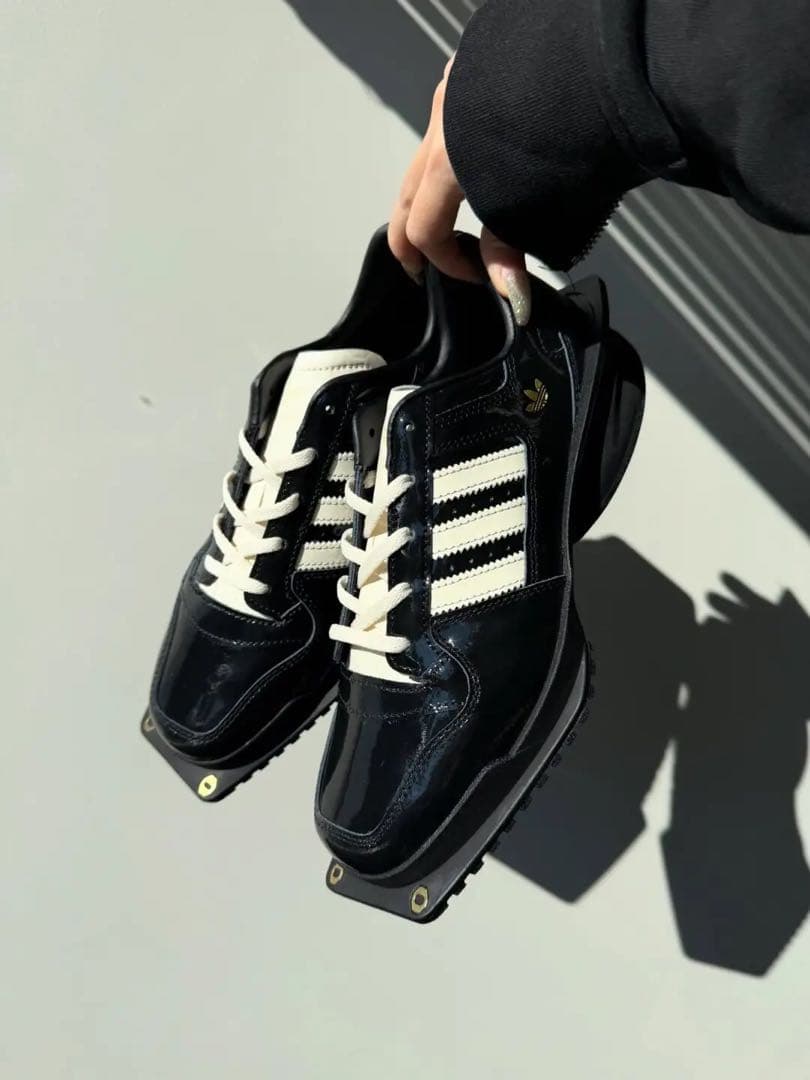 靴 adidas FORUM SQ W CBLACK/CREWHT/GOLDMT