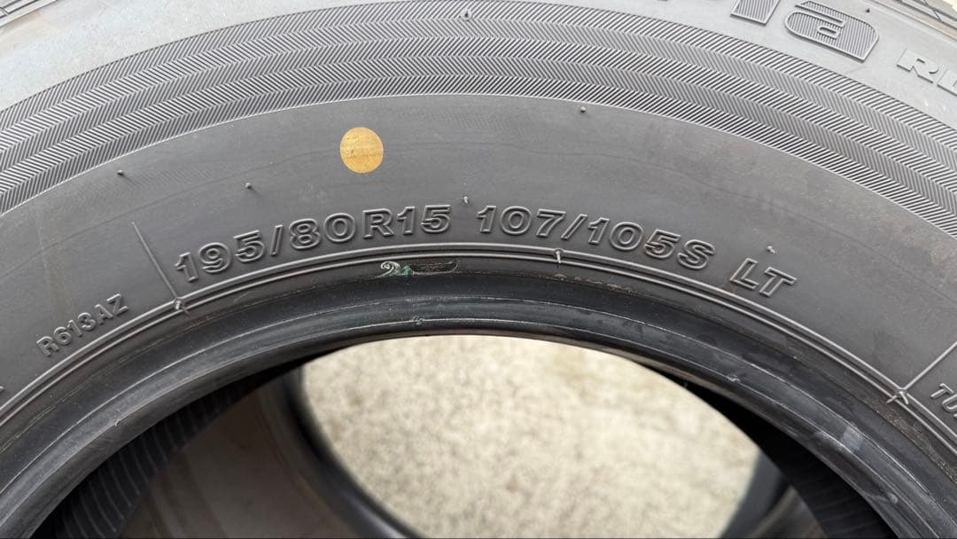 ハイエース　純正タイヤ　4本セット　新車外し