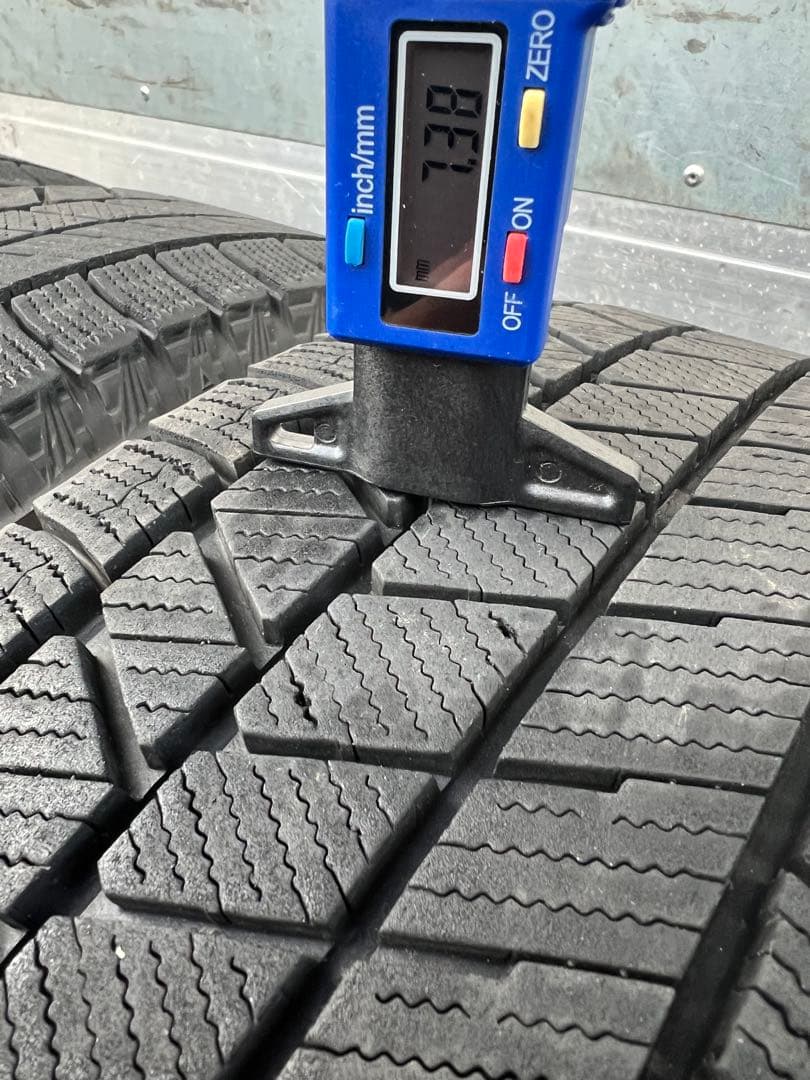 コウブリヂストンスタッドレス185／65R15 88Q