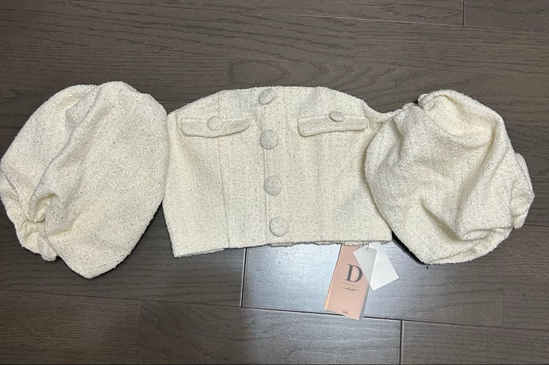 値下げ中☆パフスリーブオフショルツイードトップス　新品ダーリッチ