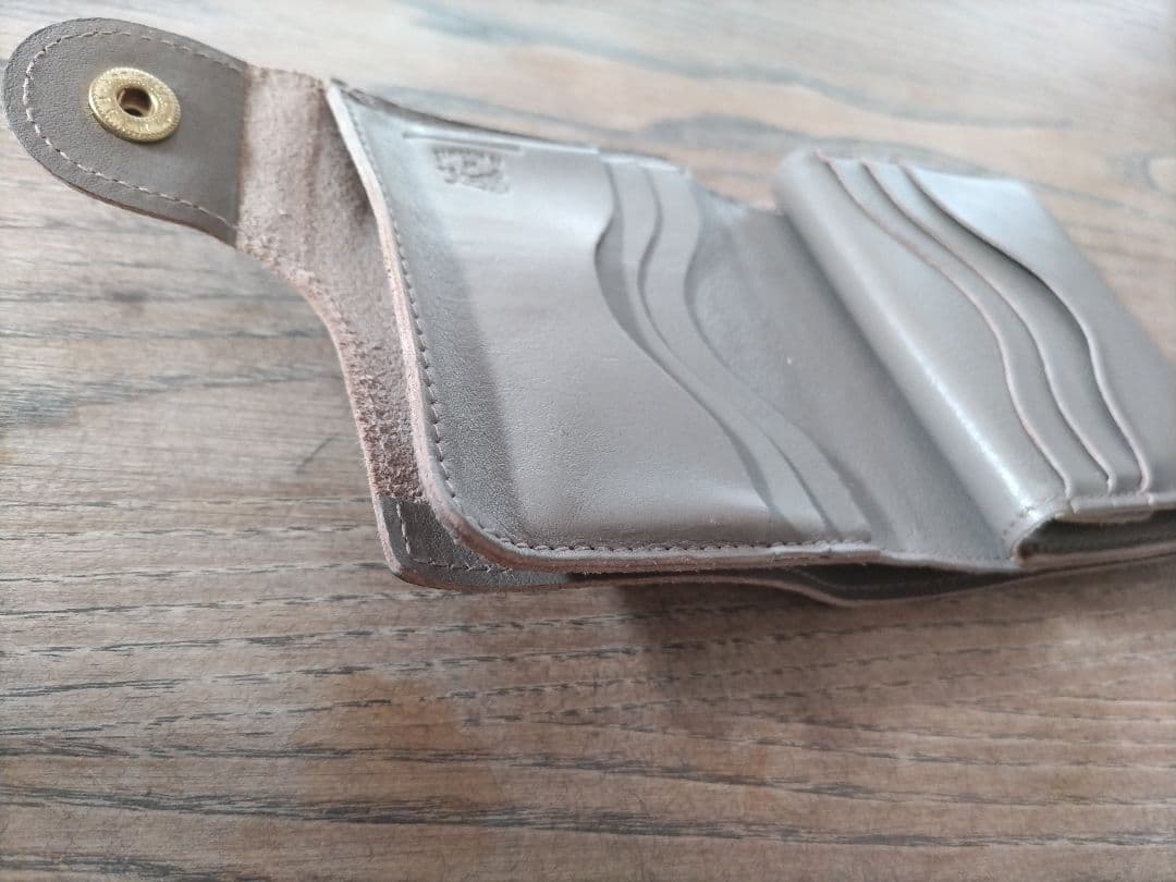 IL BISONTE 二つ折り財布 グレージュ