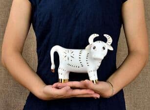 陶磁器 手描き 置物  うし