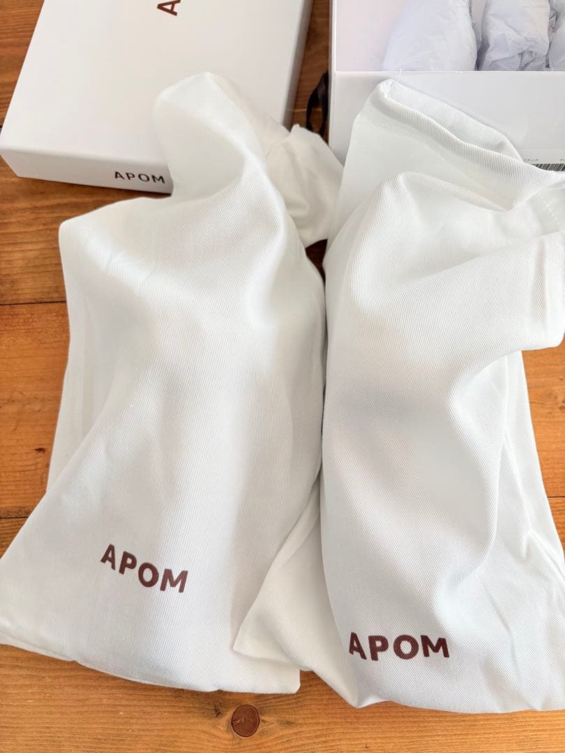 APOM / オブリークトゥメリージェーン「ストラップシューズ」