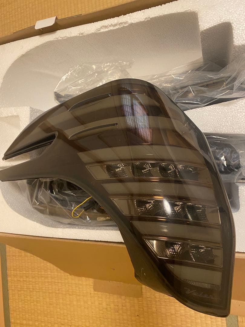 ヴァレンティ　30ヴェルファイア前期　テールランプ