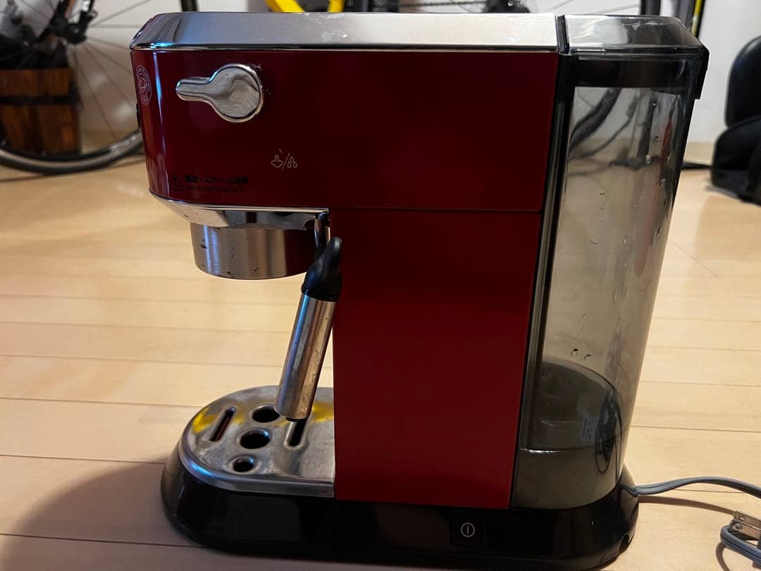 DeLonghi エスプレッソマシン 赤