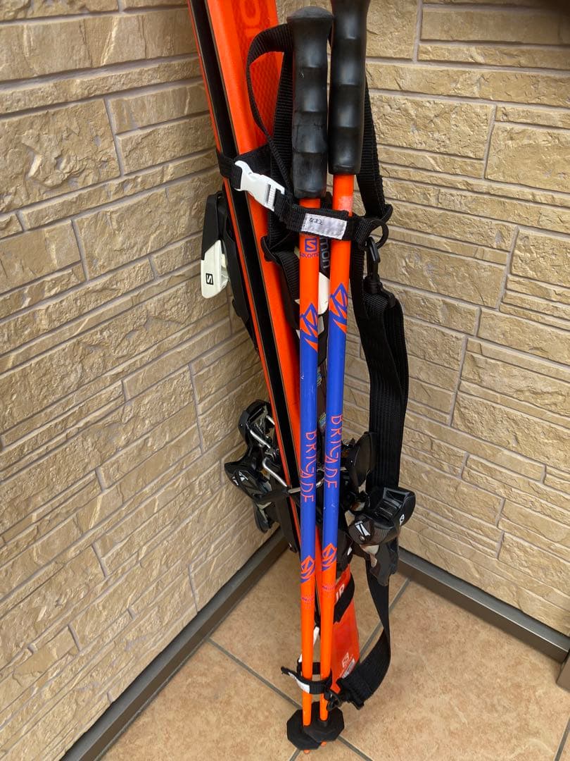 スキー学習に、Salomonスキー板130とストック90セット　サロモンジュニア