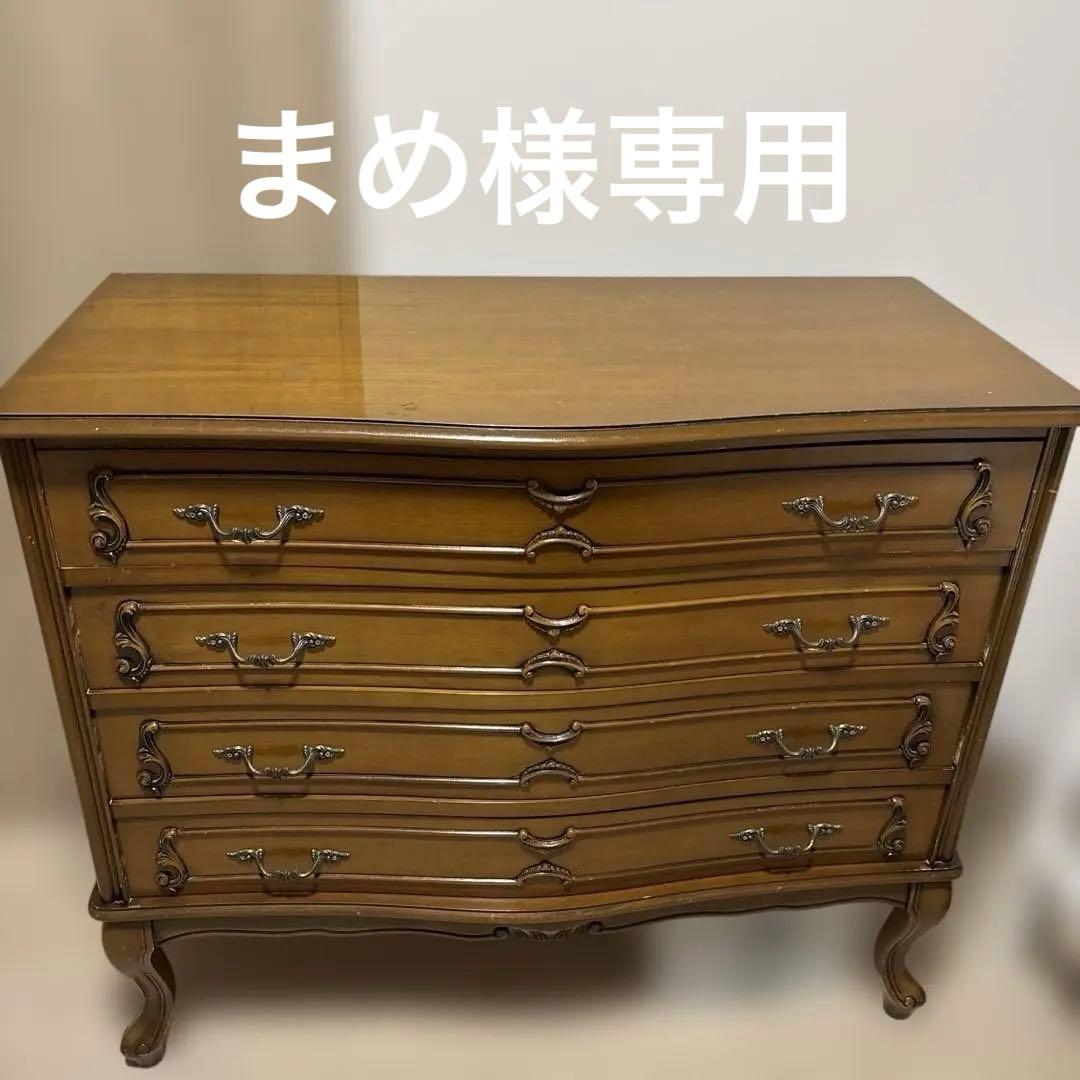 イタリア製家具 エレガントな猫脚の逸品