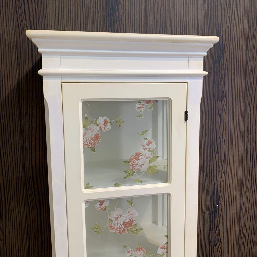 か*ん様 フラワーパターンのガラス扉キャビネット