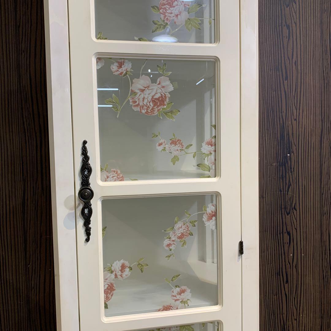 か*ん様 フラワーパターンのガラス扉キャビネット