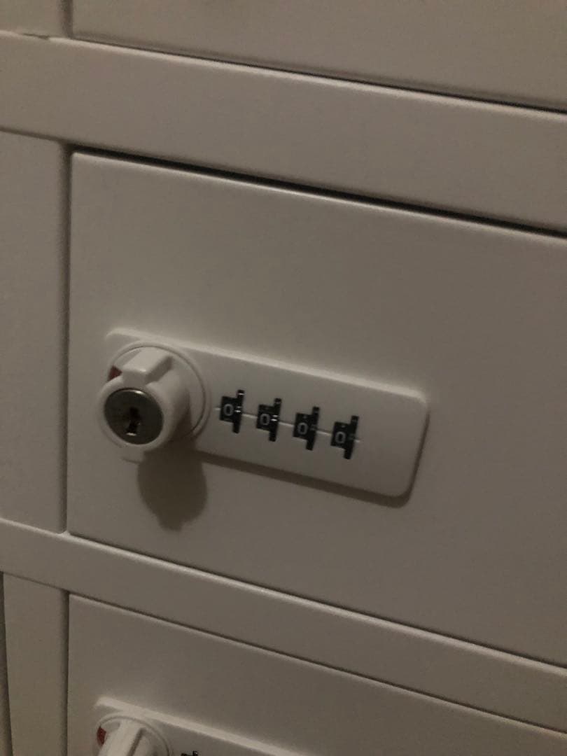 貴重品ロッカー　８人用