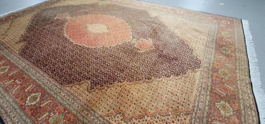 ペルシャ絨毯 タブリーズ産 マヒ柄 シルクとウールサイズ:297cm×201cm