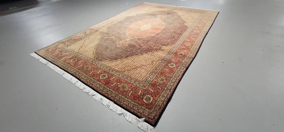 ペルシャ絨毯 タブリーズ産 マヒ柄 シルクとウールサイズ:297cm×201cm