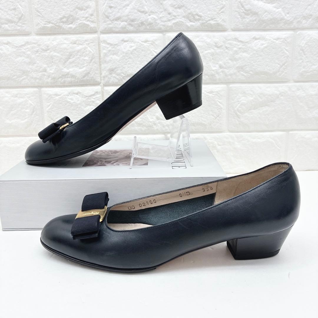フェラガモ ゴールド金具 ヴァラ リボン パンプス ネイビー 6.5B レザー