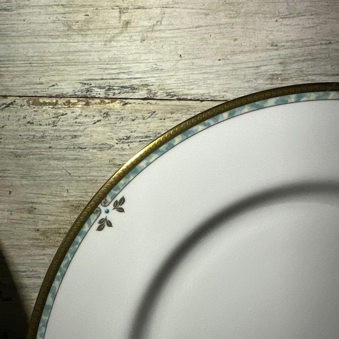 ナルミ　花柄と金縁の皿セット7枚　金彩　ボーンチャイナ　シャリラムーン　カレス