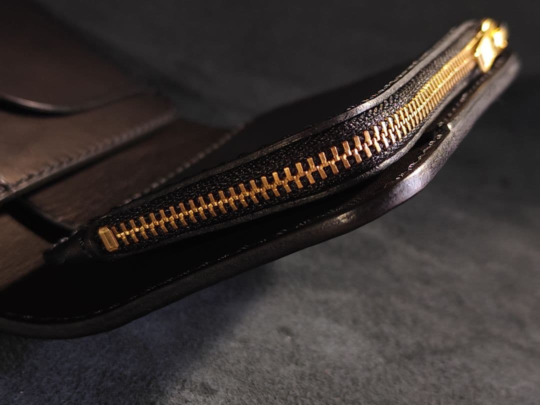 ミント　牛革ショートウォレット　ブラック×ゴールド