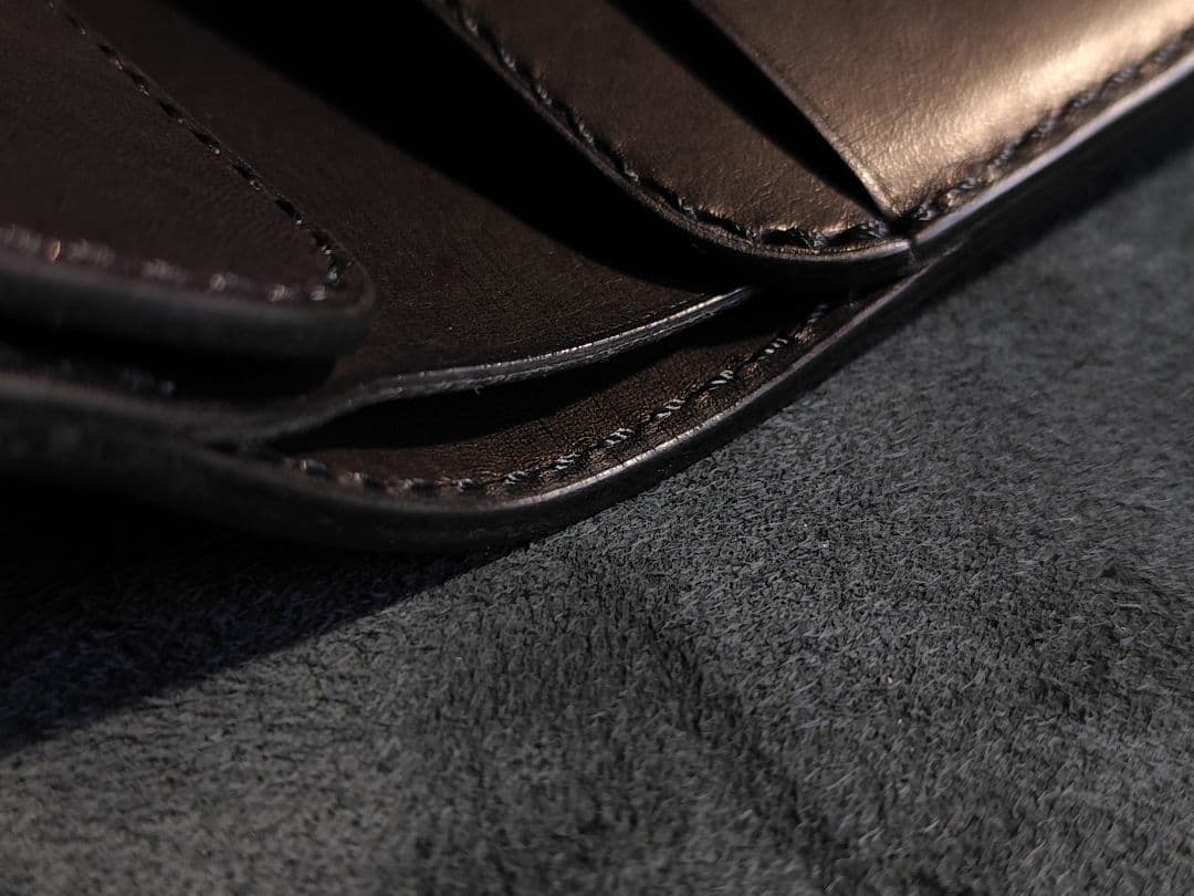 ミント　牛革ショートウォレット　ブラック×ゴールド