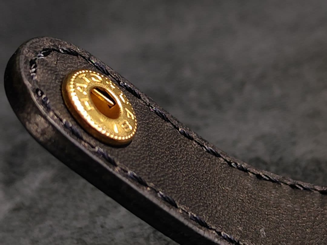 ミント　牛革ショートウォレット　ブラック×ゴールド