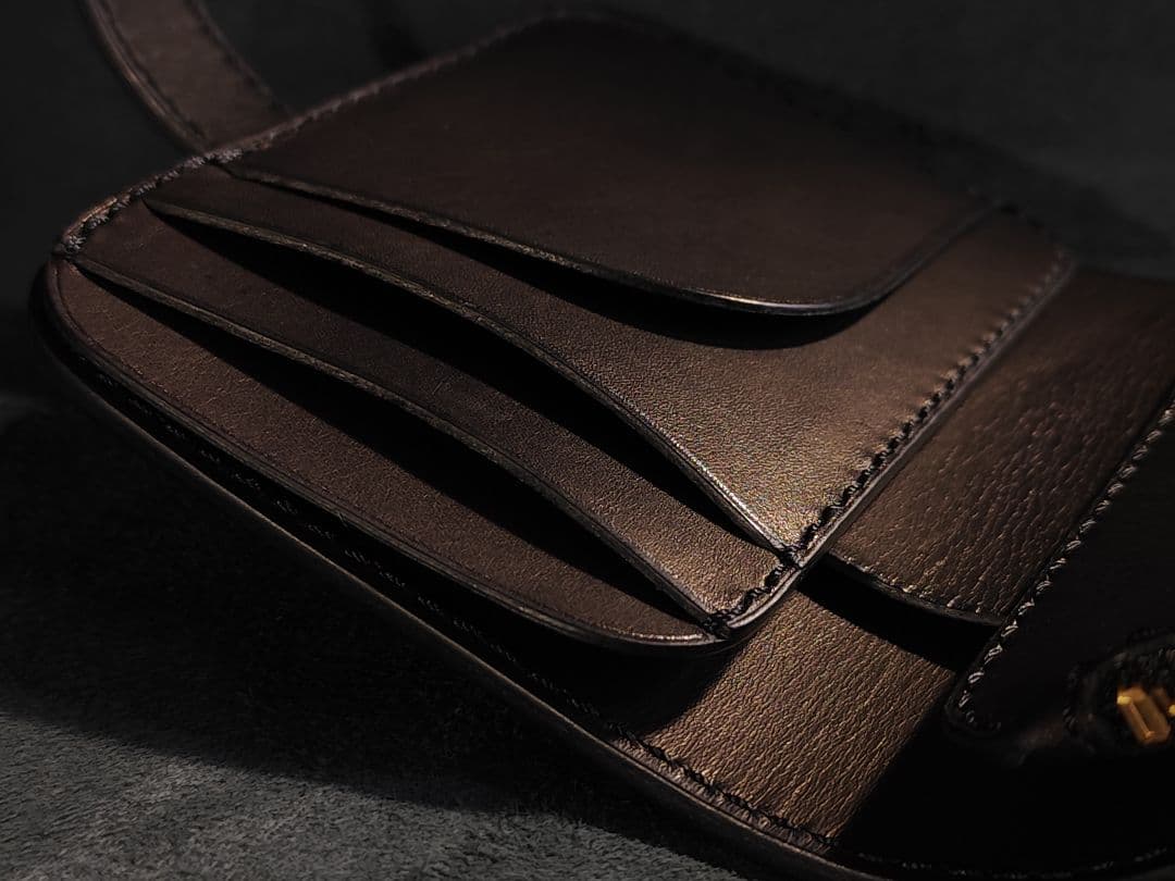 ミント　牛革ショートウォレット　ブラック×ゴールド