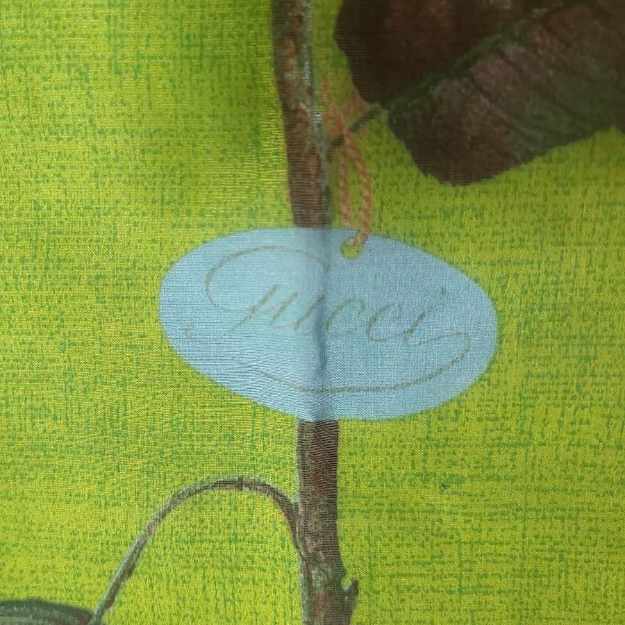 美品【GUCCI】グッチ　バラの花柄スカーフ　大判　シルク　グリーン　透け感