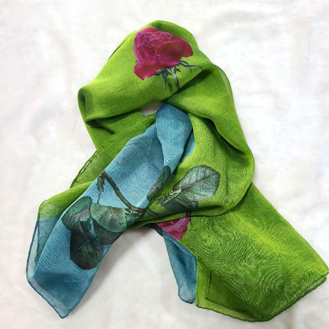 美品【GUCCI】グッチ　バラの花柄スカーフ　大判　シルク　グリーン　透け感