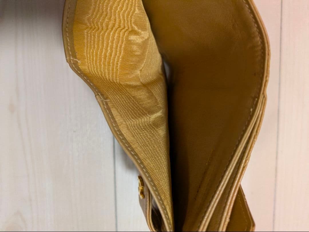 CHANEL 二つ折り財布　キャビアスキン　ビコローレ　ベージュ　キルティング