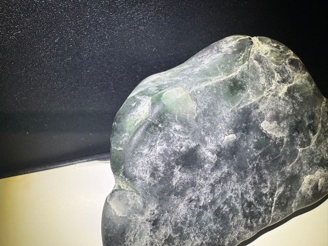 【専用】糸魚川　翡翠　原石　黒　緑　252g