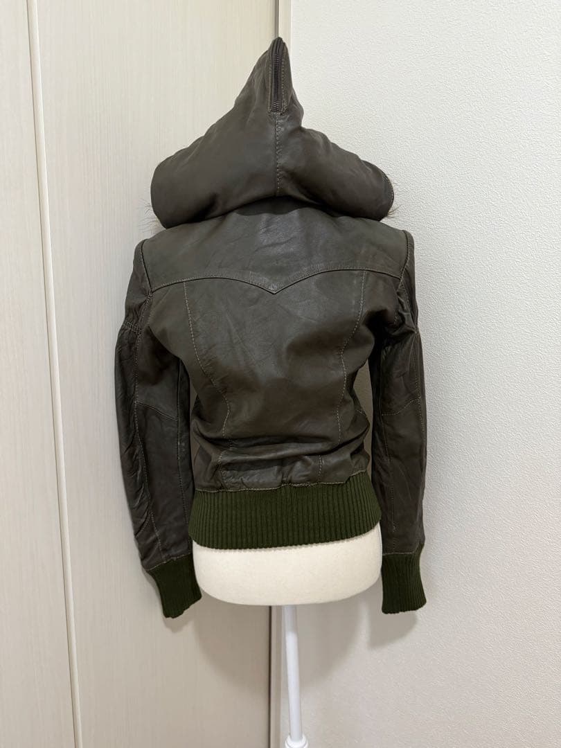 ✨LOISロイスオリーブグリーン レザー ミリタリージャケット