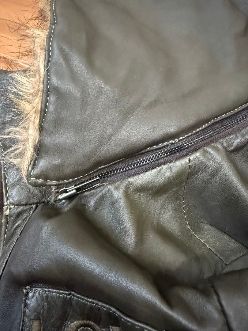 ✨LOISロイスオリーブグリーン レザー ミリタリージャケット