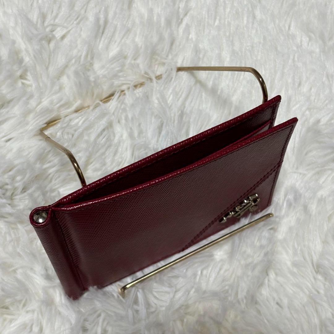 未使用⭐️プラダ　2M1077 サフィアーノ　マネークリップ　ロゴ金具　ルビーノ