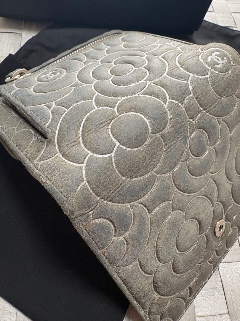 CHANEL グレー 二つ折り財布 フラワーパターン