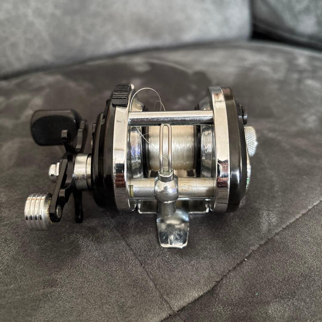 ダイワ ミリオネア　2000C ベイトリール